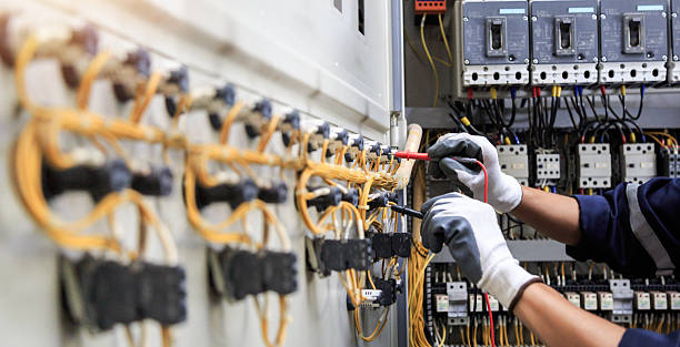 Professional Electrician technician working in Gainesville, GA